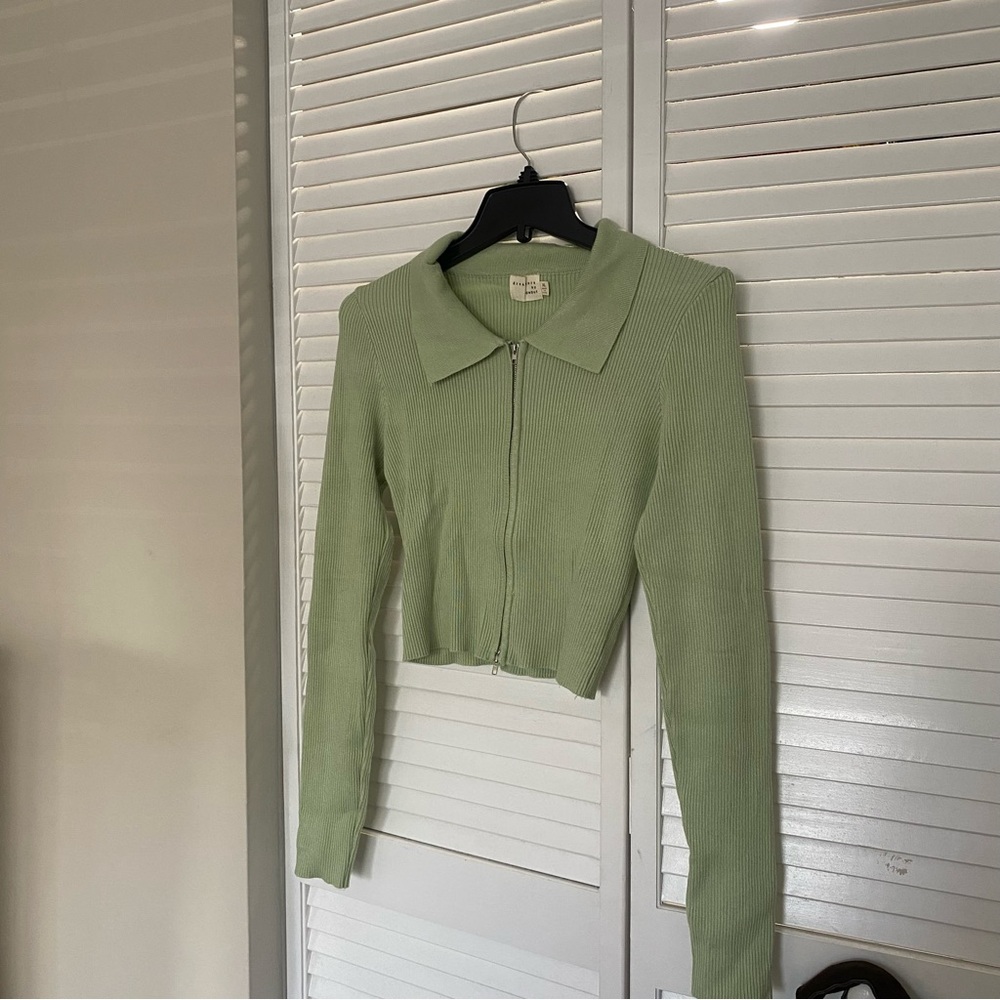 Cropped Green Cardigan with Collar